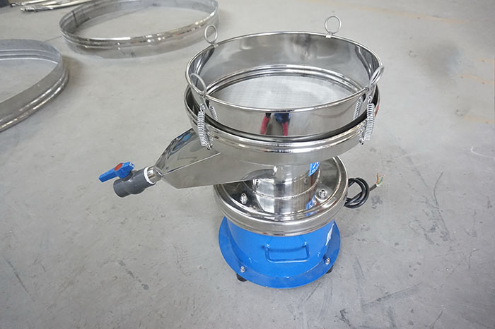 450過濾篩出料口處加裝閥門裝置，便于控制物料的出料量。