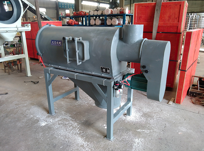 氣流篩采用碳鋼材質(zhì)的外殼,臥式的篩網(wǎng)利用風(fēng)力與物料的離心力對物料進行篩分。產(chǎn)量高,效果好。