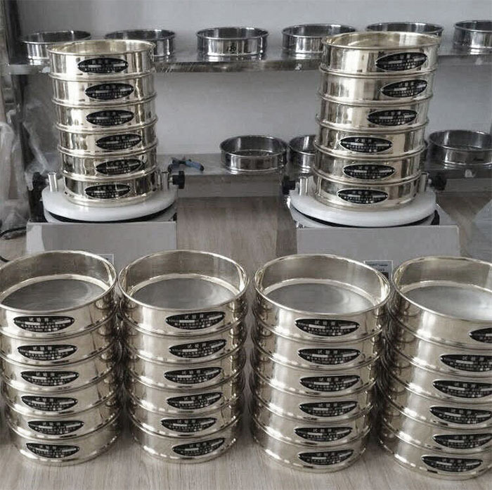 試驗篩 試驗篩采用SUS403不生銹材質(zhì),篩框壁厚0.6mm經(jīng)久耐用不變形,可耐400°高溫,可用于無機,有機溶液。